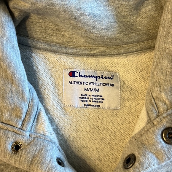Excellent preowned condition. Made by Champion in a size medium. - Picture 2 of 8